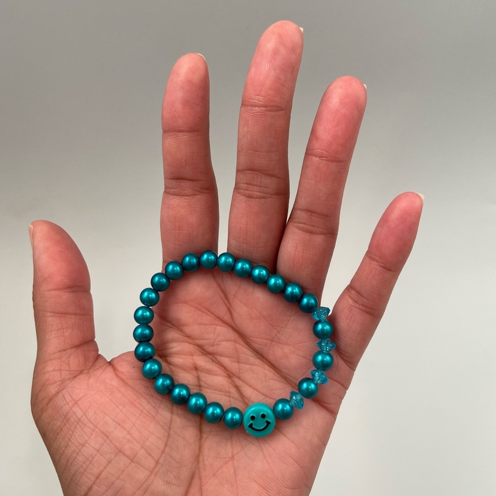 Handmade Trendy Y2K Inspired Smiley Face Faux Pearl Glass Bead Stretch Bracelet